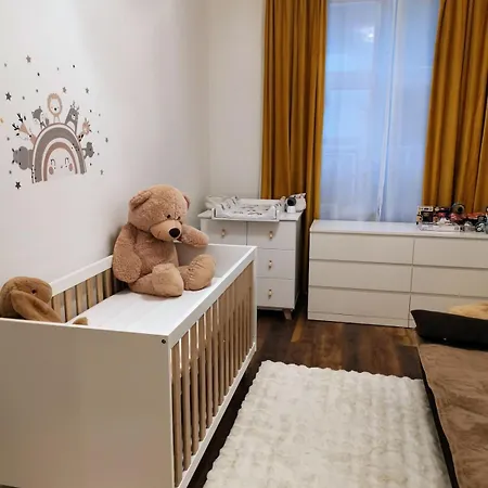 Spacious 2-bedroom Near Center