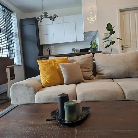 Spacious 2-bedroom Near Center 公寓 *