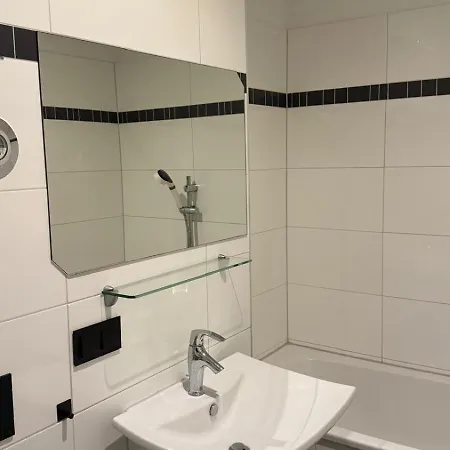 Spacious 2-bedroom Near Center 柏林