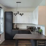 Spacious 2-bedroom Near Center Appartamento