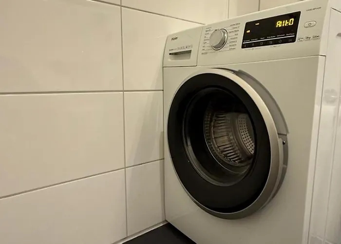 Spacious 2-bedroom Near Center *