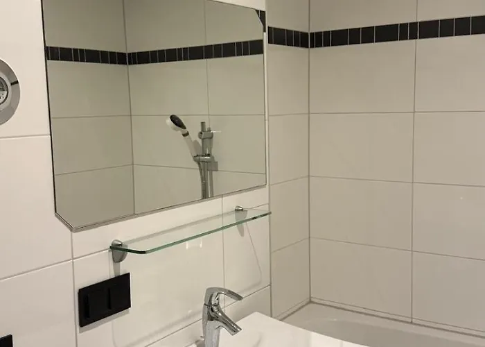 Spacious 2-bedroom Near Center Berlín