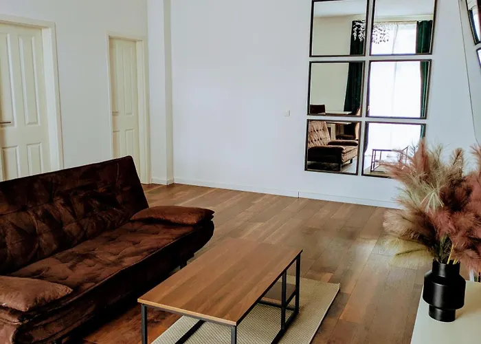 Spacious 2-bedroom Near Center *