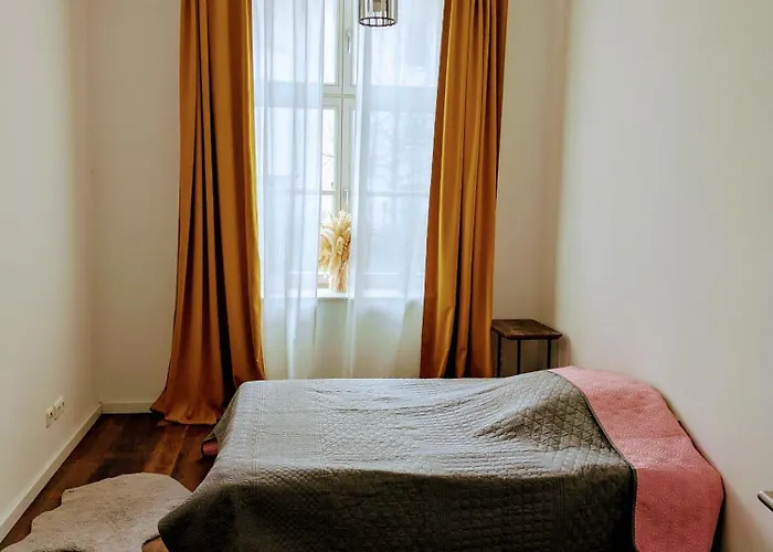 Spacious 2-bedroom Near Center Apartament *