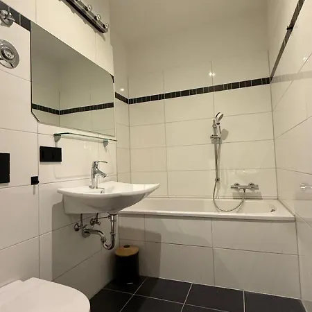 Spacious 2-bedroom Near Center Διαμέρισμα *